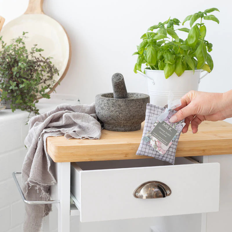 Studio Milk drawer sachet