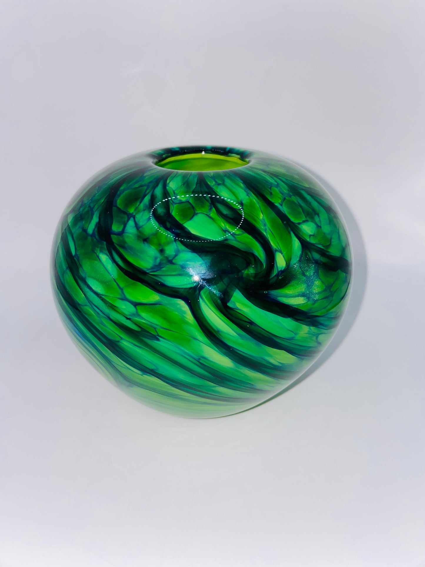 Bush glass vase round