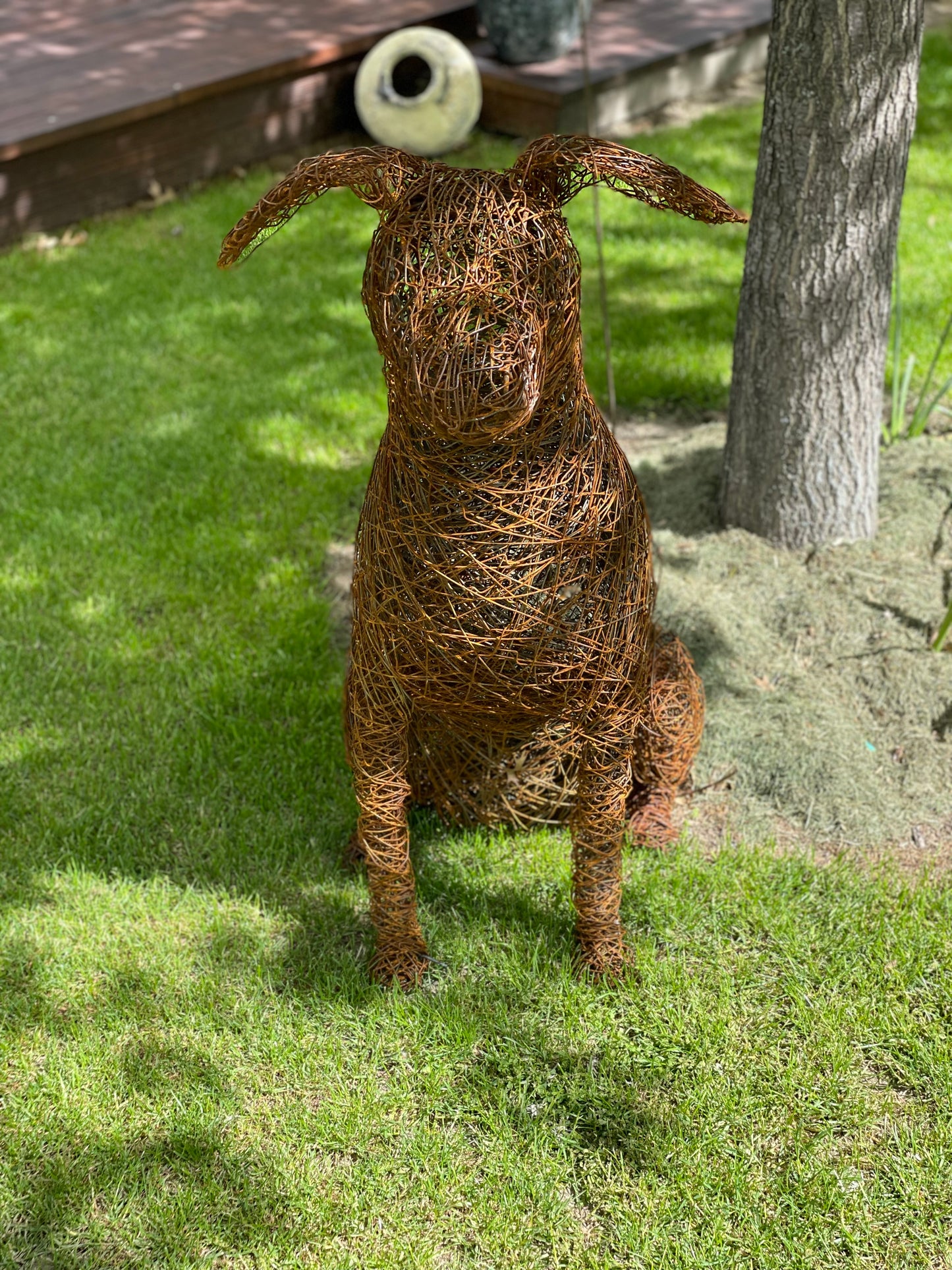 Labrador dog garden sculpture - Lee van der Geest